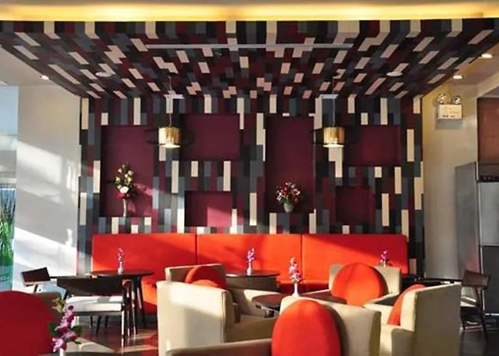 Thamrongin Hotel 3*