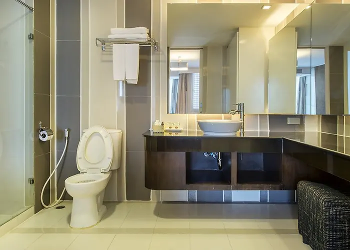 Thamrongin Hotel 3*